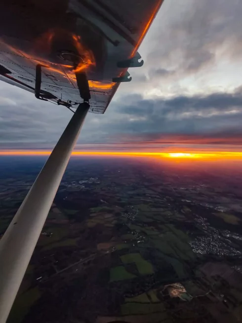 Coucher de soleil vu depuis l'avion Pilatus