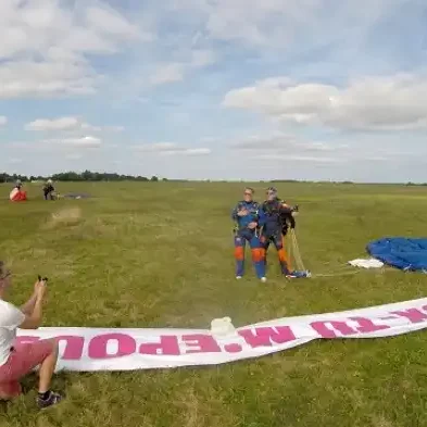 Banderolle demande en mariage saut parachute