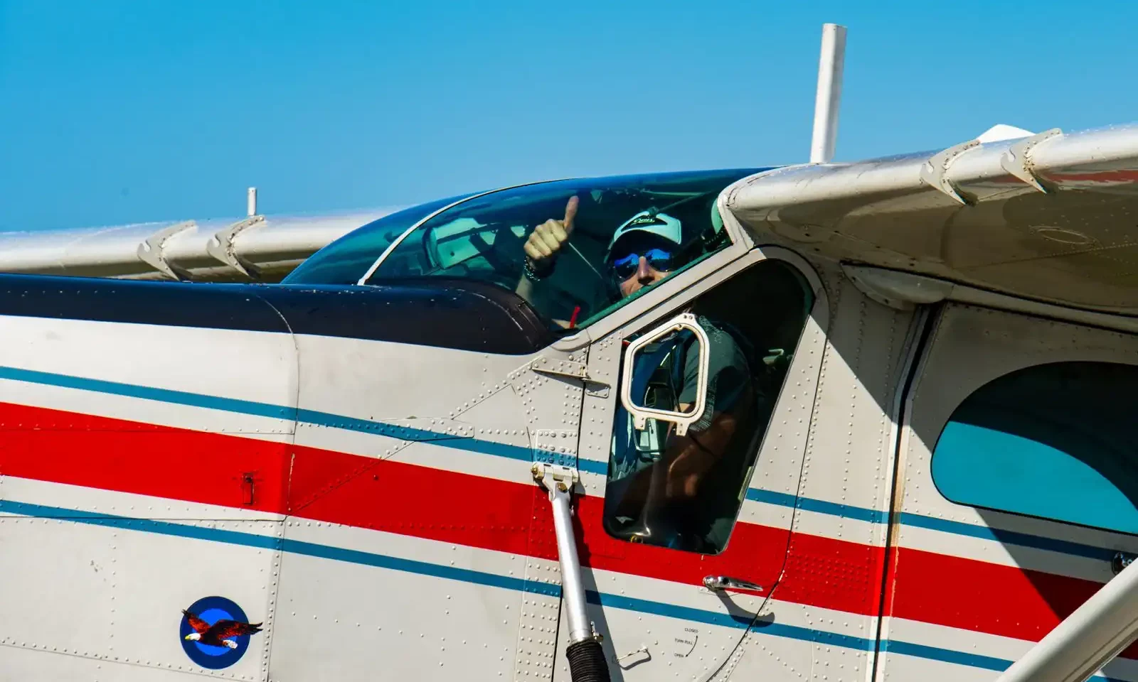 Signe du pilote pour vous souhaitez la bonne année ! Signe du pilote pour vous souhaitez la bonne année !