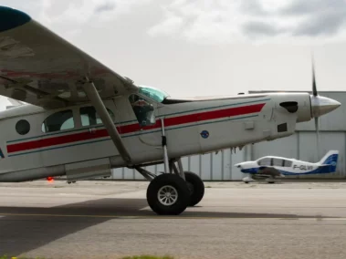 Avion pilatus prêt pour le décollage