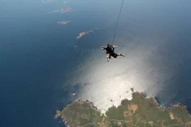 Saut en tandem à 3000m à Ouessant près de Quimper et Brest
