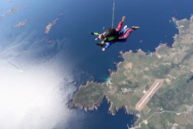 Saut en tandem à 3000m à Ouessant près de Quimper et Brest