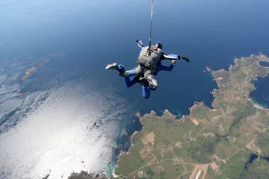 Saut en tandem à 3000m à Ouessant près de Quimper et Brest