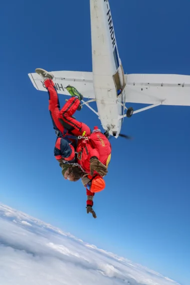 Vue de l'avion lors d'un début de saut en tandem à Vannes