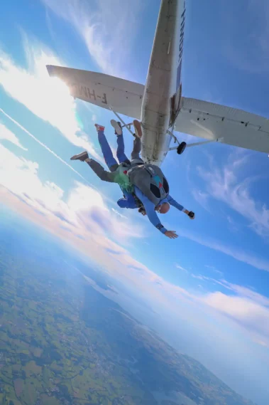 Vue de l'avion et du golfe du Morbihan en saut tandem à Vannes