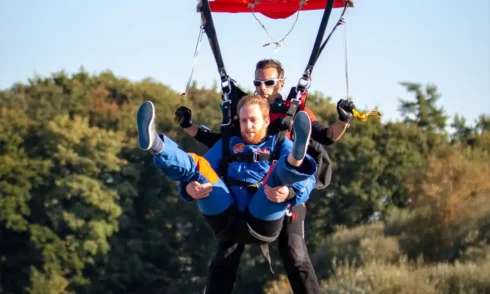 Atterrissage du tandem après un saut à Dinan près de Saint-Brieuc