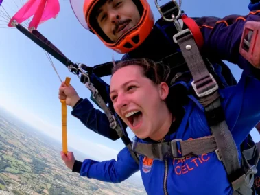 Saut en parachute tandem 3000m à Dinan