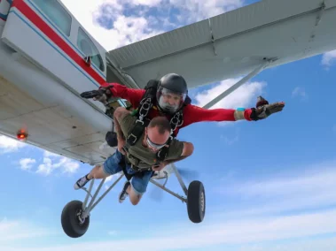 Sortie d'avion - Saut parachute tandem Vannes 4000 m