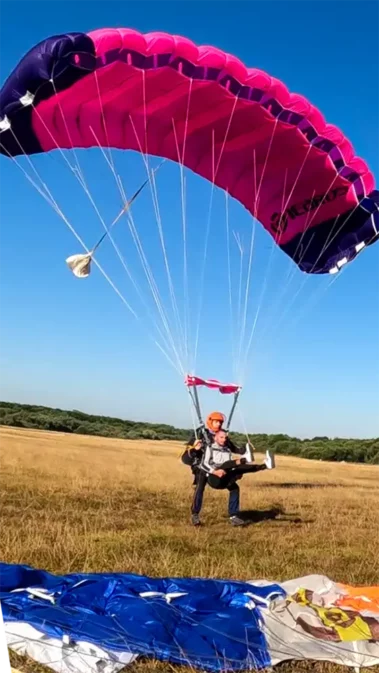 Atterrissage après sous voile saut parachute tandem à Vannes