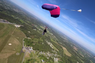 Vol sous voile lors d'un saut en parachute à Vannes