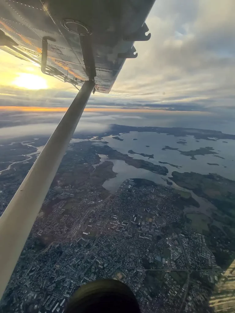 Vannes et les iles du Golfe du Morbihan vues depuis la cabine du Pilatus
